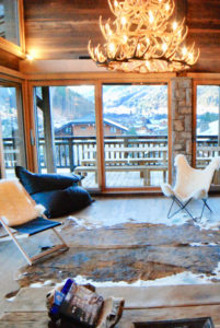 séjour cathédrale très lumineux du chalet Winterfell Morzine